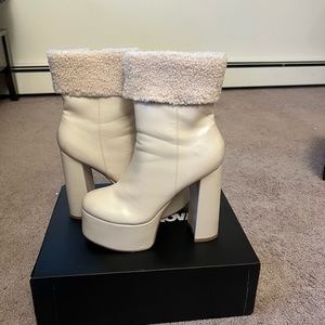 Beige fashionova booties
